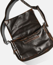 Vintage Leather Padded Flap Holiday Bag (Brown)