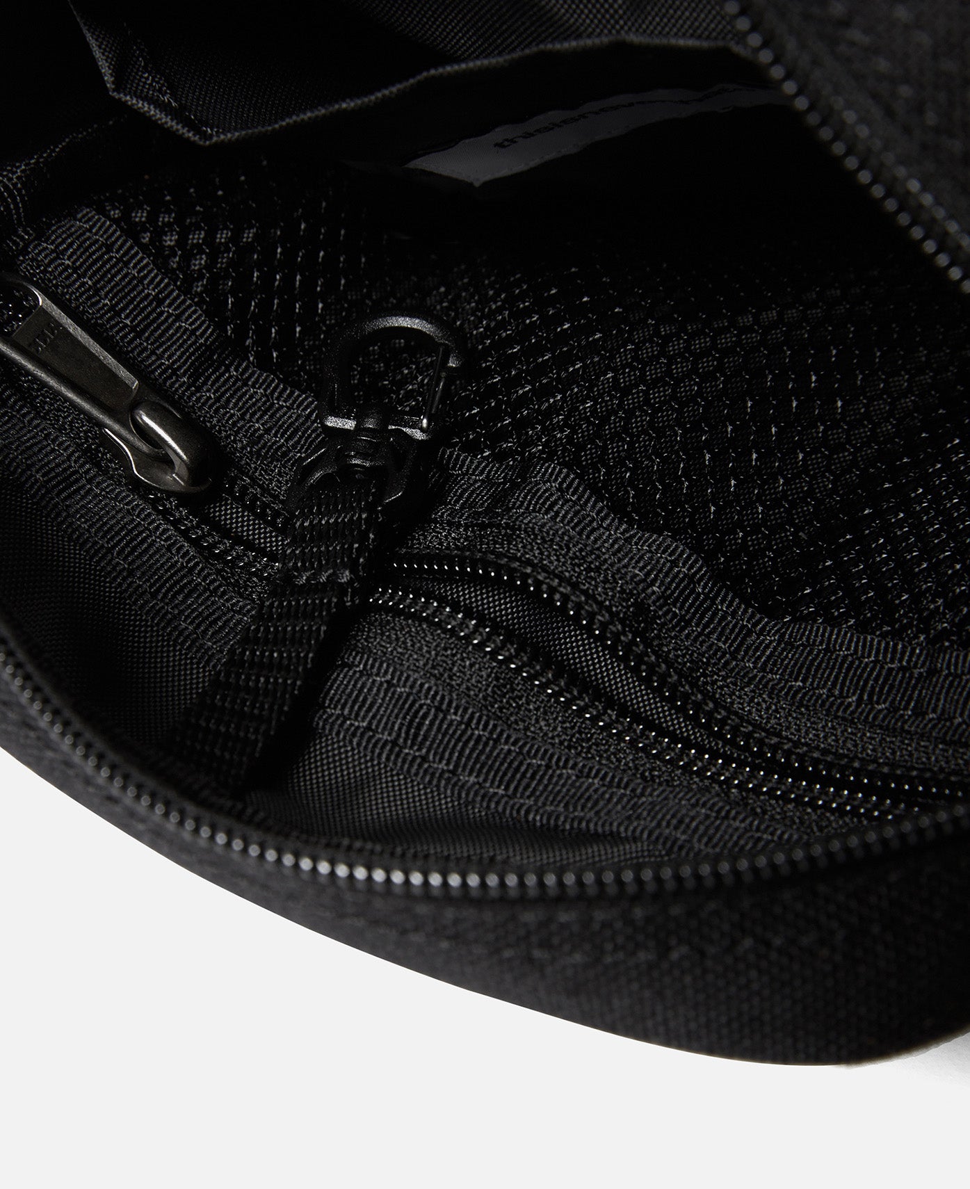 T-Logo Shoulder Bag (Black)