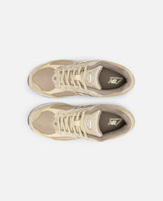 2002R (Beige)